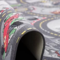 Disney Cars 97 Speelkleed - Officieel Gelicentieerd - 95x133 Cm - World Of Cars II- Grijs - Vloerkleed - Speeltapijt -Mode Verkoop 1200x1200 43