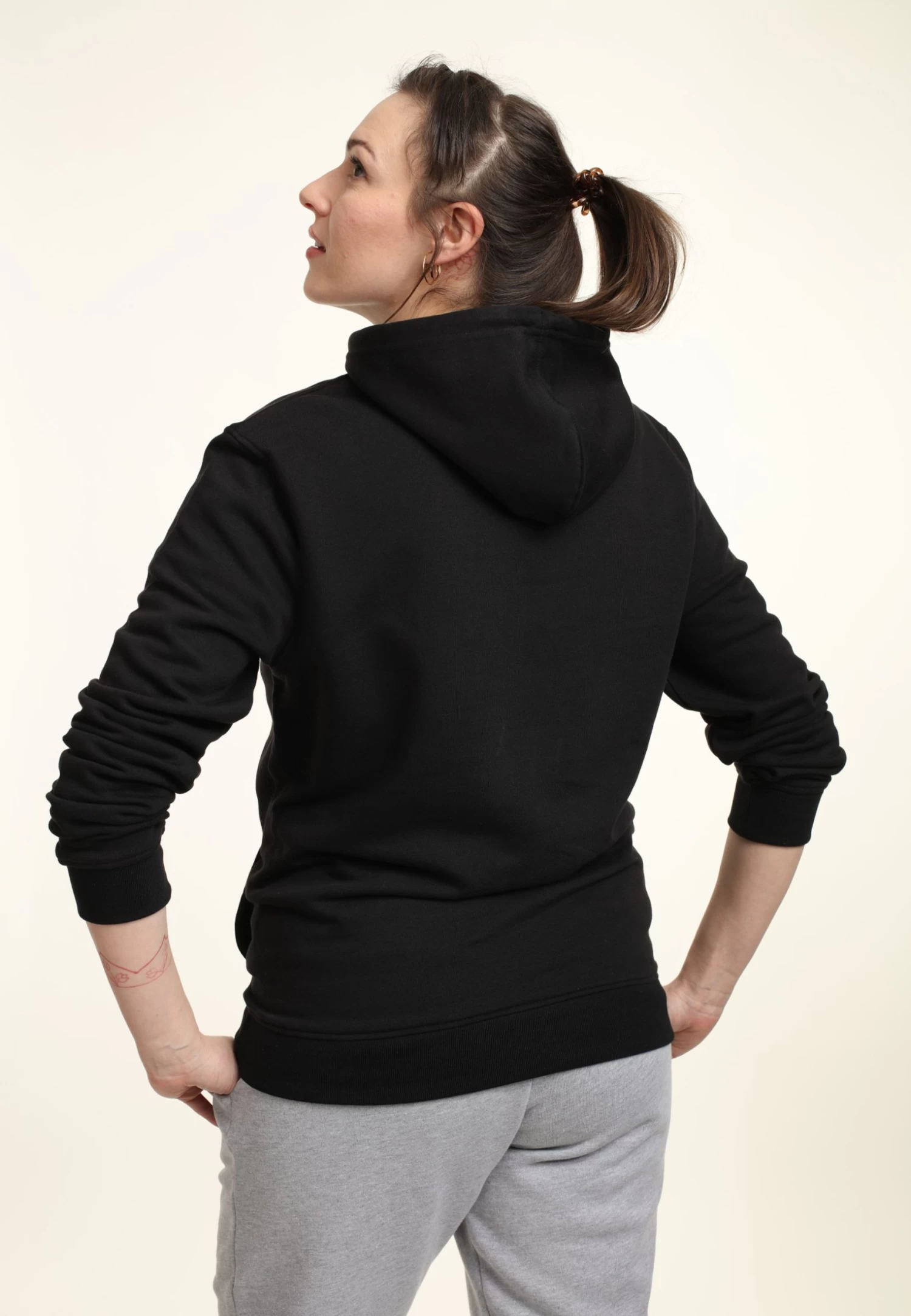 Disney Mickey Classic Mickey Mouse Roses - Hoodie - Black 2 Disney Mickey Classic Mickey Mouse Roses - Hoodie - Black - Afbeelding 2