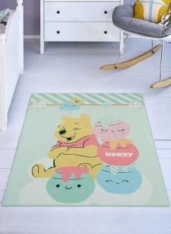 Disney Winnie The Pooh Bear Hunny Speelkleed - Officieel Gelicentieerd - 95x125 Cm - Vloerkleed - Speeltapijt -Mode Verkoop 879x1200 1