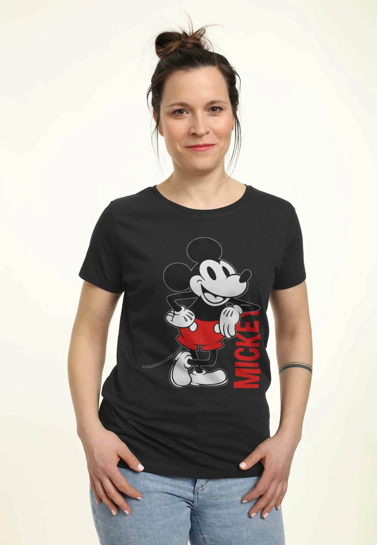 Disney Mickey Mouse And Friends Leaning - T-Shirt Print - Black 1 Disney Mickey Mouse And Friends Leaning - T-Shirt Print - Black